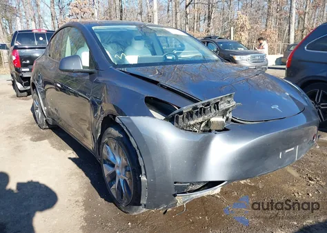 2023 Tesla Model Y Awd/Long Range Dual Motor All-Wheel Drive z USA, uszkodzony, nr VIN 7SAYGDEE7PF883698